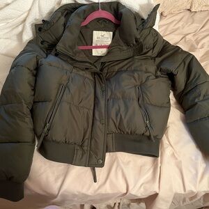 Hollister ultimate puffer army green size medium